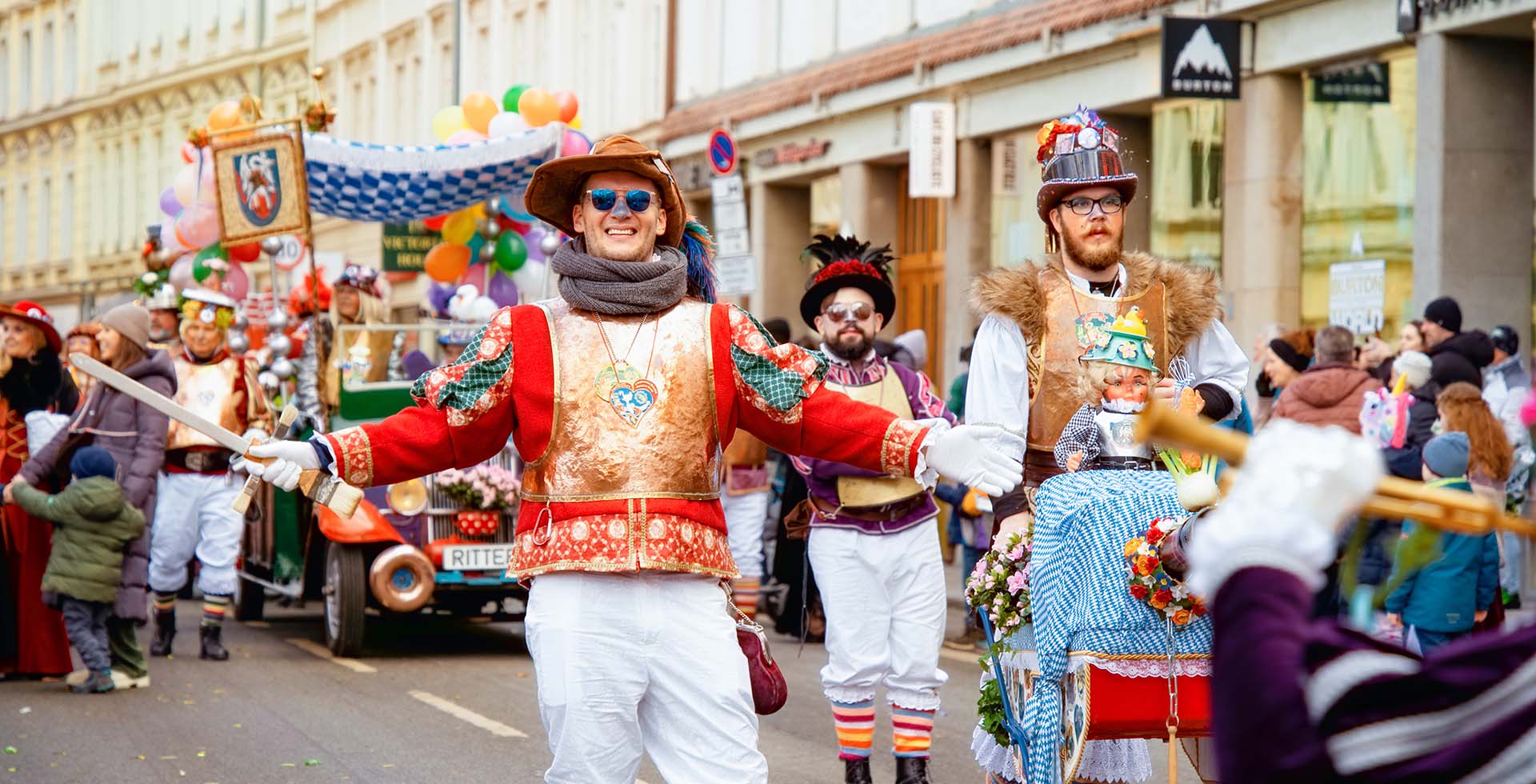 Faschingsumzug München 2026 - bunte Kostüme und fröhliche Stimmung